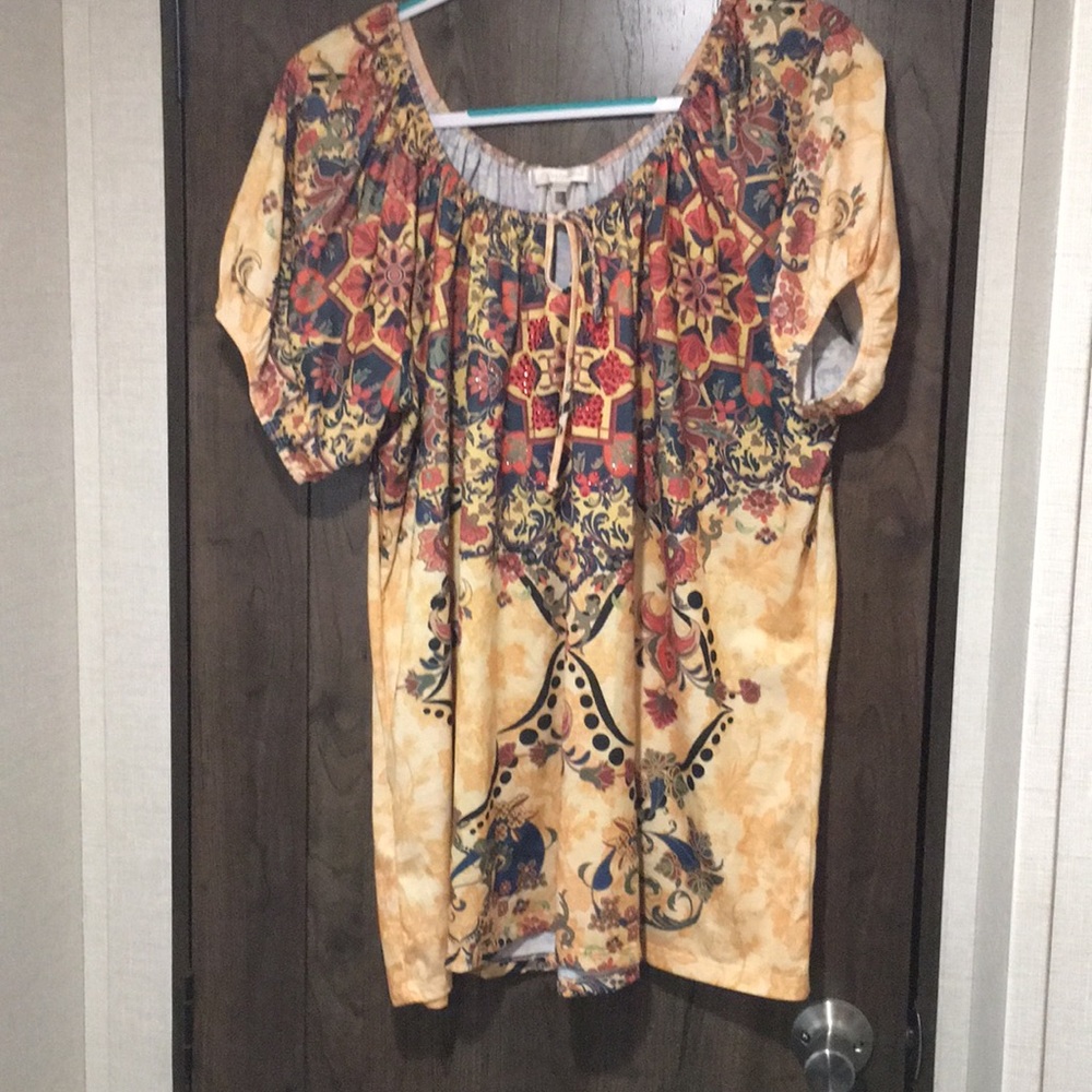 Beautiful top with rhinestone detail!